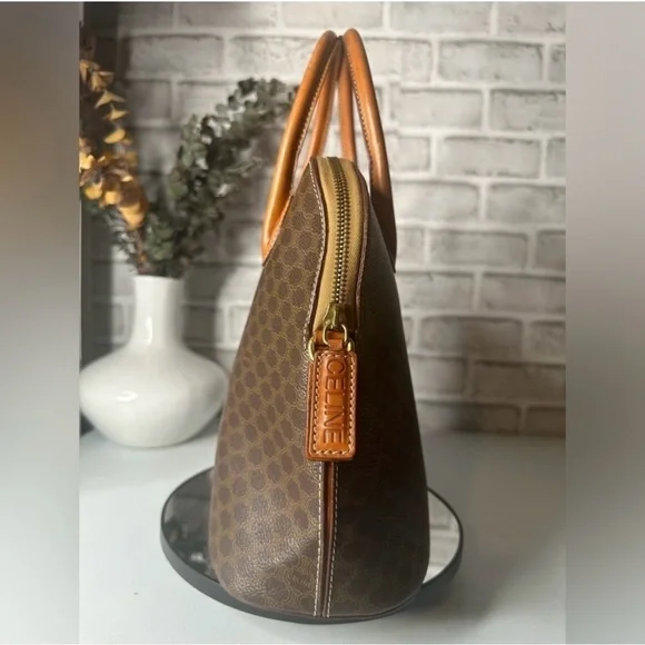 Celine Macadam Canvas Handbag Brown Coated
Canvas with double leather handles - Picture 4 of 8